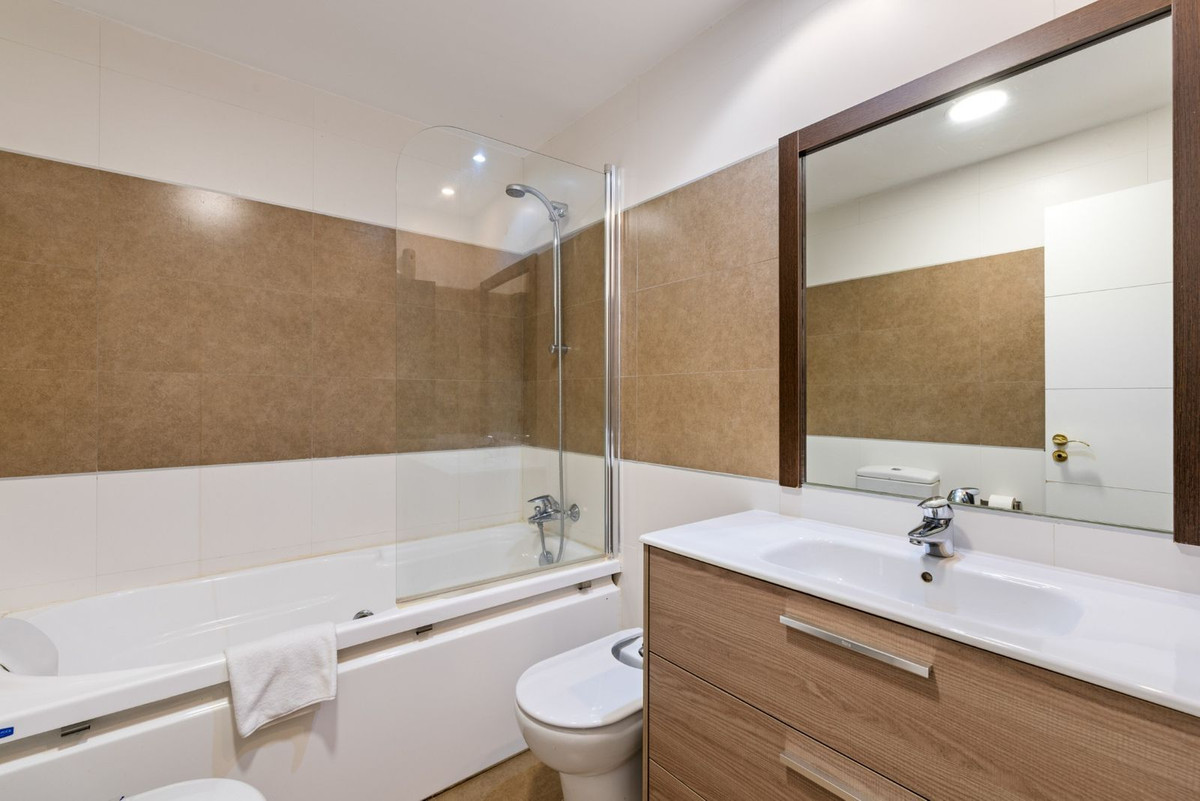 2 Bedroom Apartment in Estepona - Foto 9
