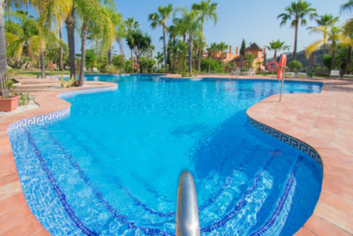 4 Bedroom Villa in Estepona - Photo 37