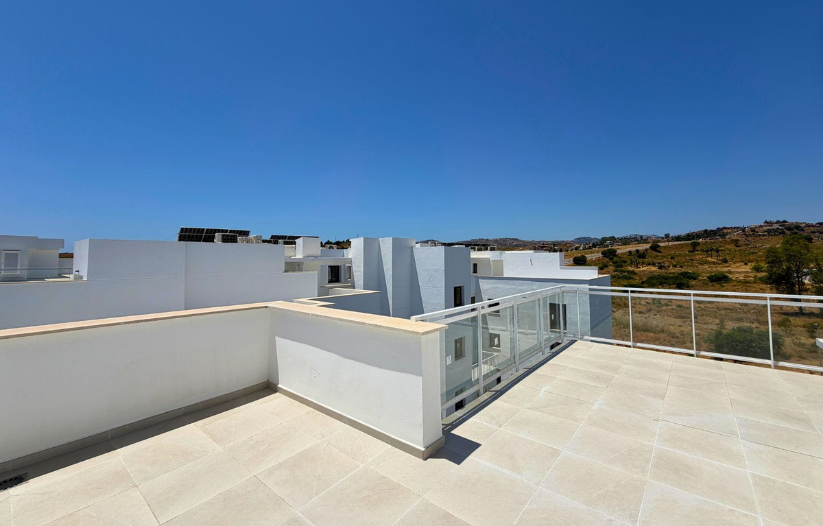 2 Bedroom Penthouse in Mijas - Photo 17