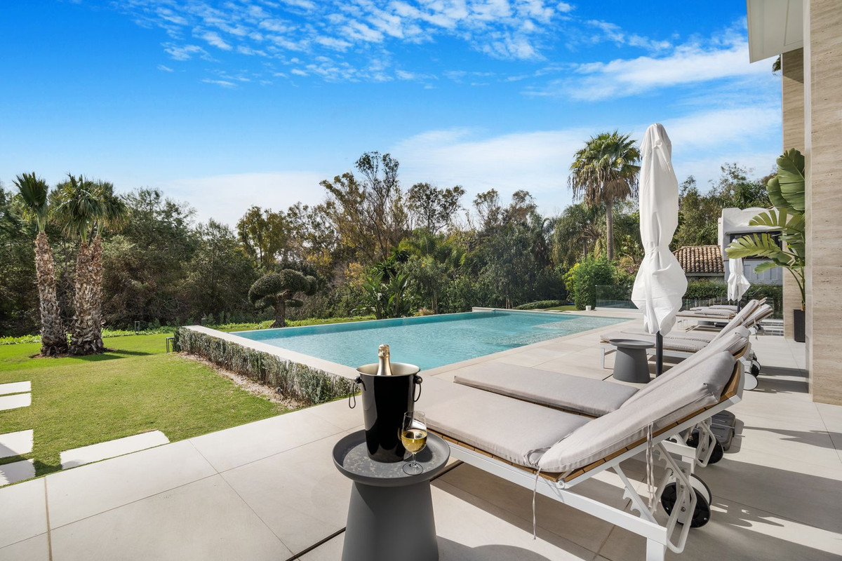6 Bedroom Villa in Marbella - Photo 63