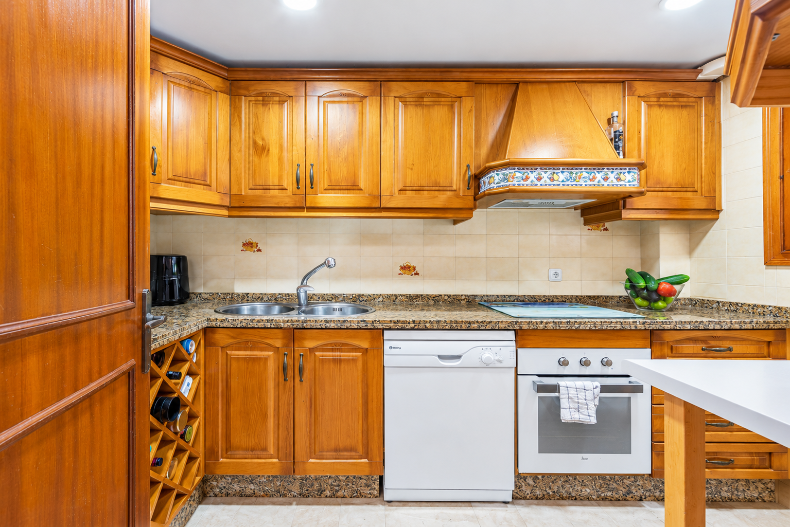 3 Bedroom Townhouse in Benahavís - Photo 7