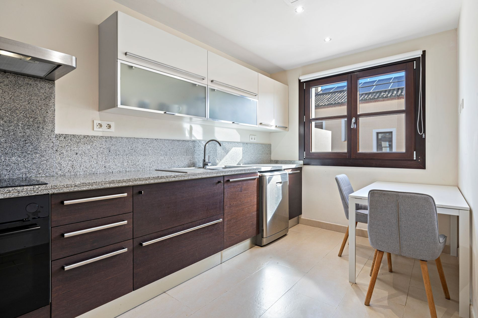 4 Bedroom Townhouse in Benahavís - Photo 8