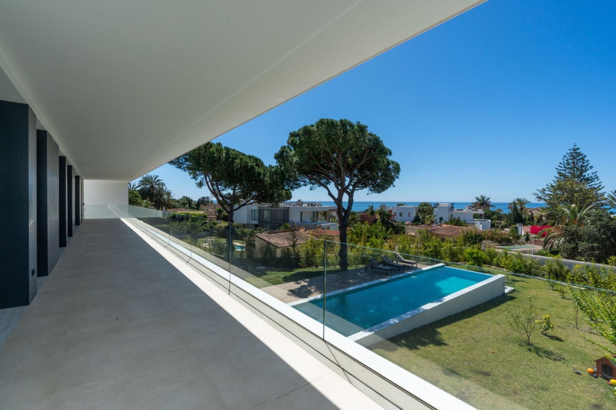 6 Bedroom Villa in Marbella - Photo 32