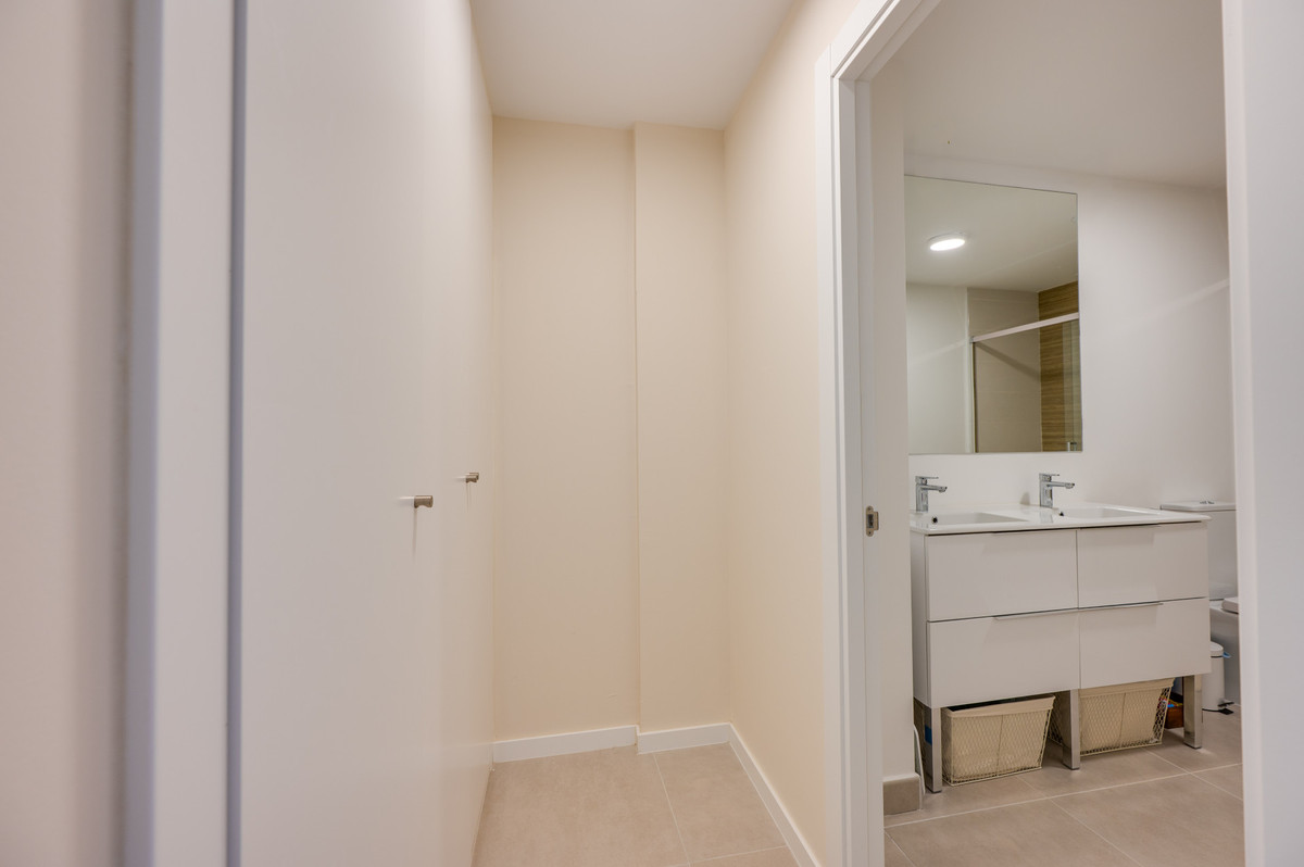 2 Bedroom Apartment in Estepona - Фото 23