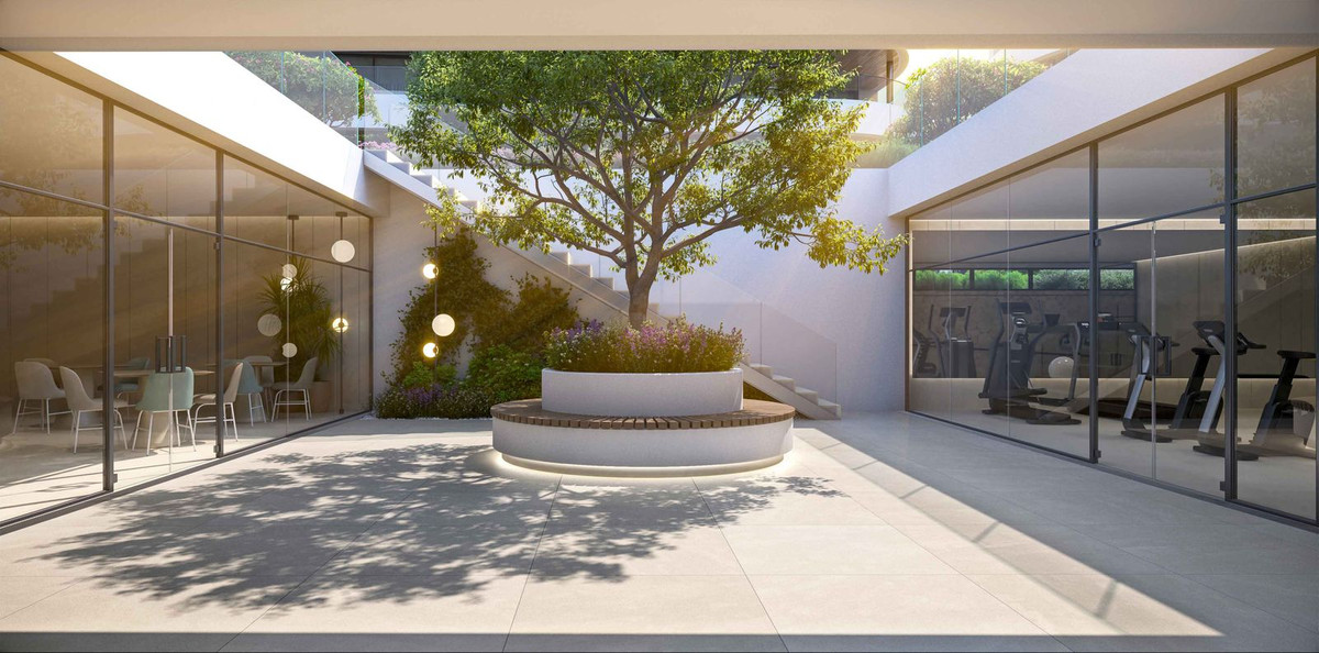 2 Bedroom Apartment in Estepona - Photo 10