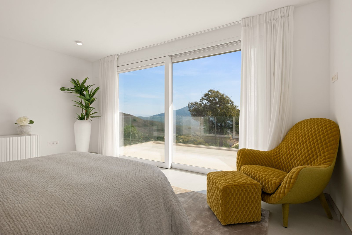 4 Bedroom Villa in Marbella - Photo 30