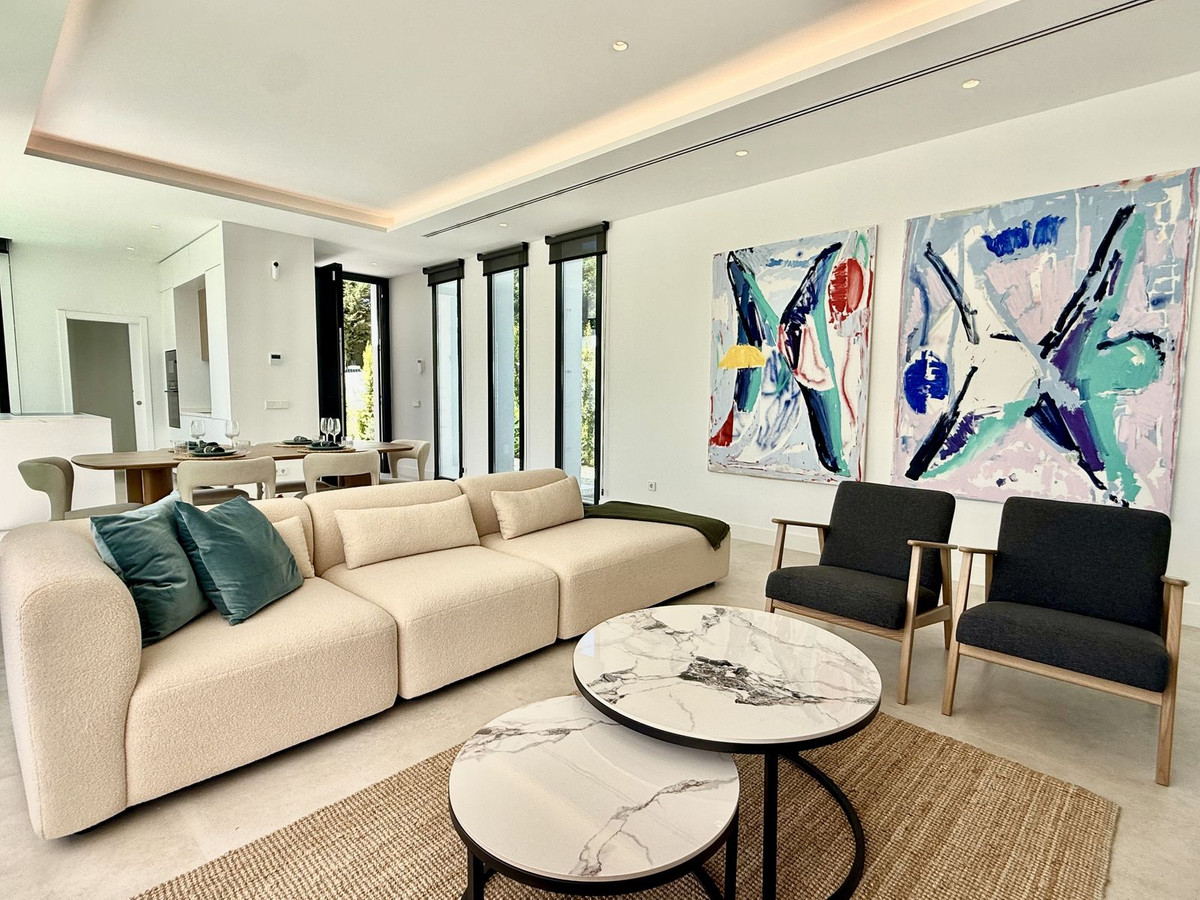 6 Bedroom Villa in Estepona - Photo 14