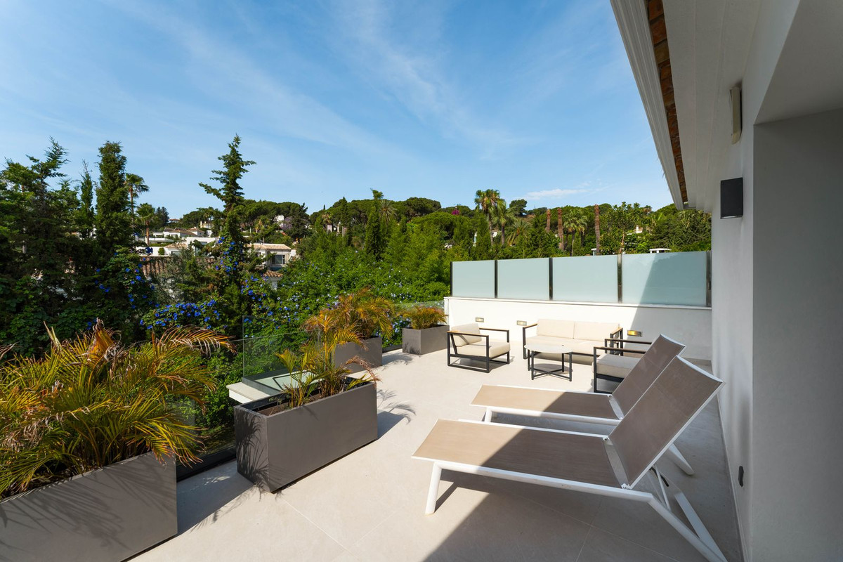 4 Bedroom Villa in Marbella - Photo 18