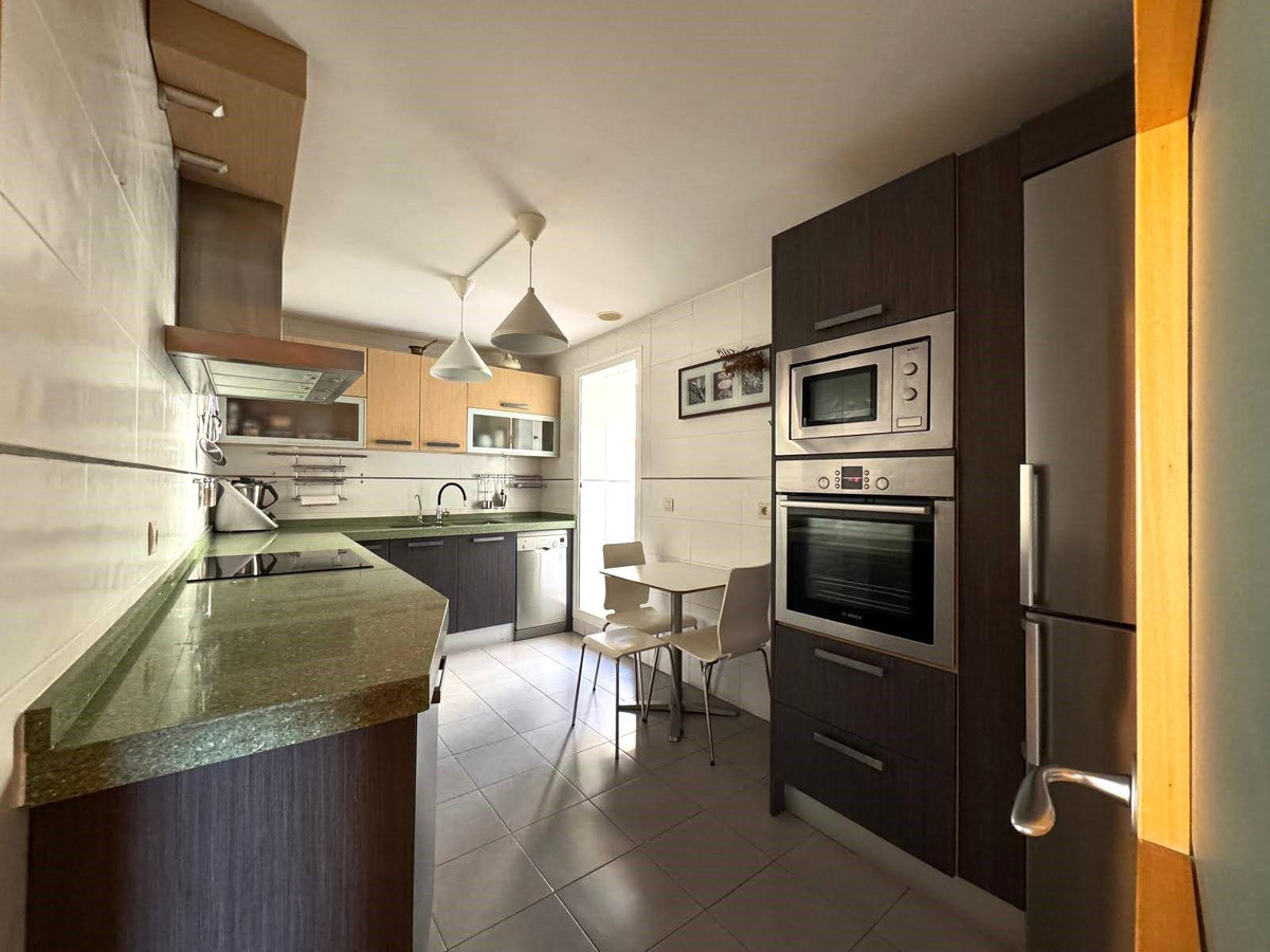 4 Bedroom Penthouse in Torremolinos - Photo 15