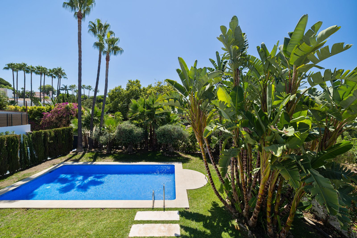 4 Bedroom Villa in San Pedro de Alcántara - Photo 28