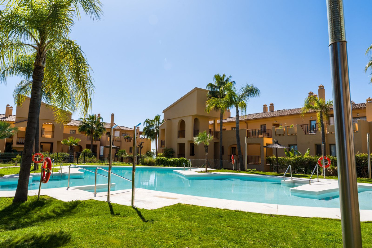2 Bedroom Apartment in Estepona - Photo 31