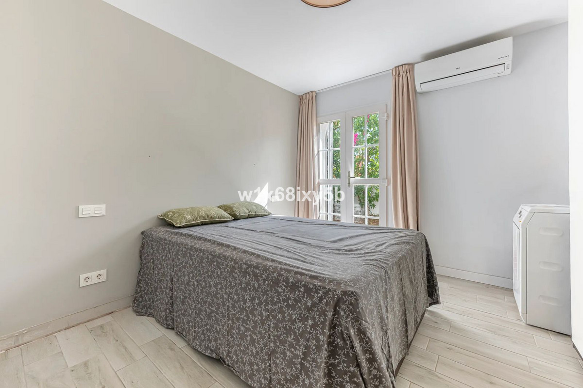 4 Bedroom Villa in Marbella - Photo 20