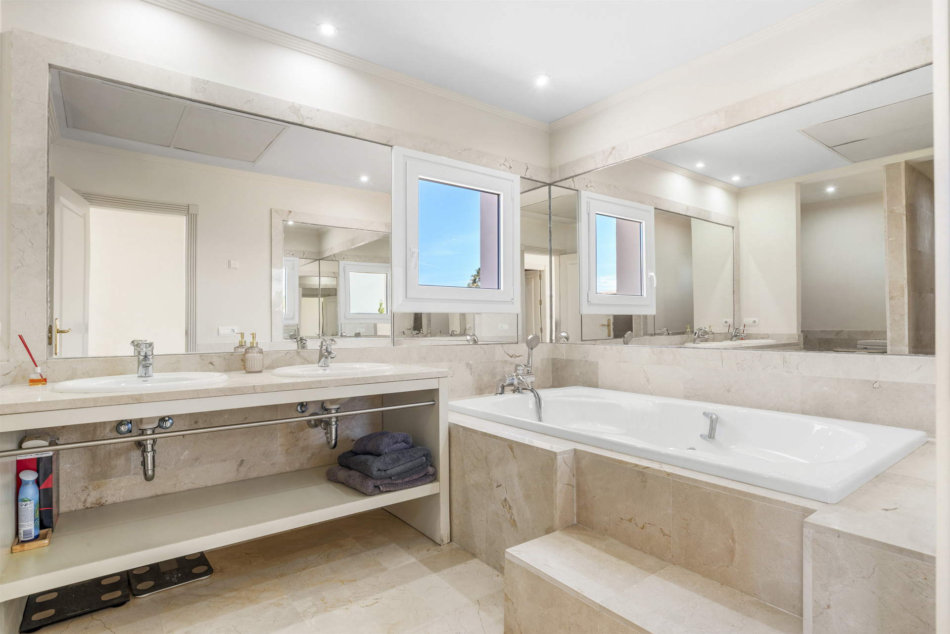 4 Bedroom Villa in La Duquesa - Photo 9