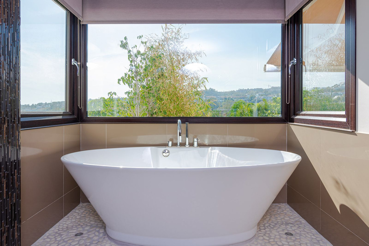 6 Bedroom Villa in Marbella - Photo 23