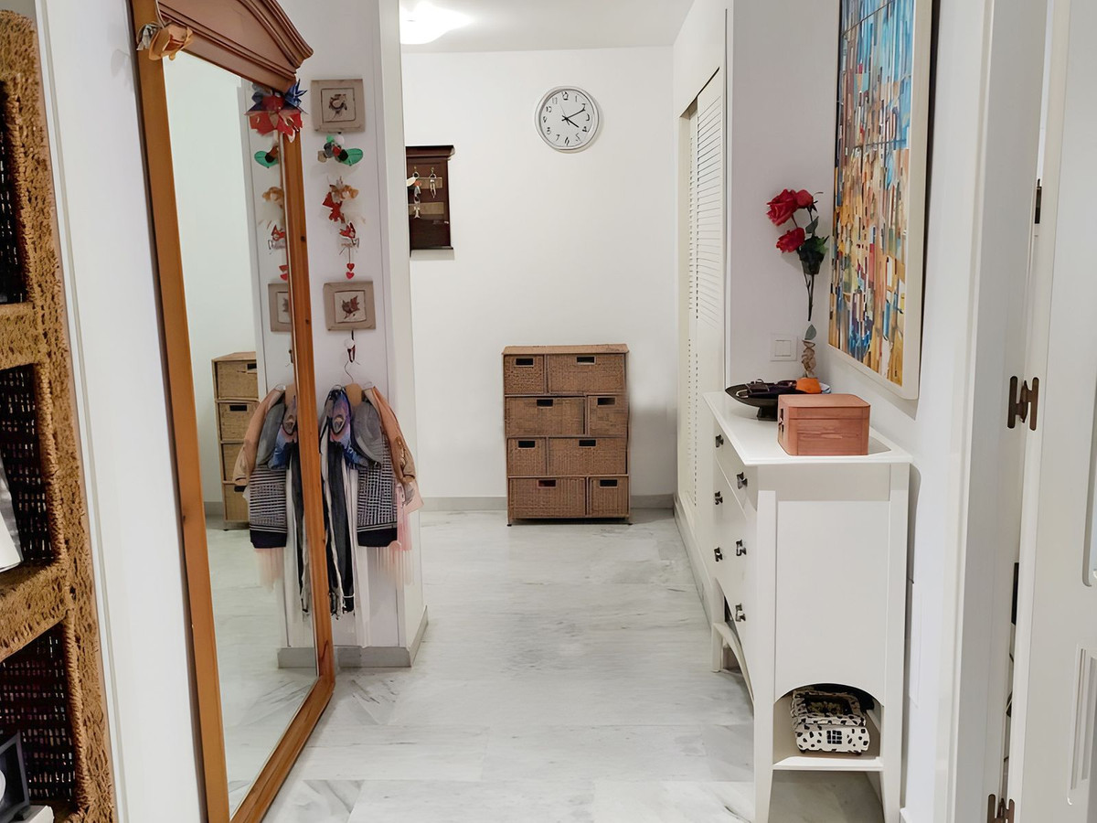 3 Bedroom Apartment in San Pedro de Alcántara - Photo 4