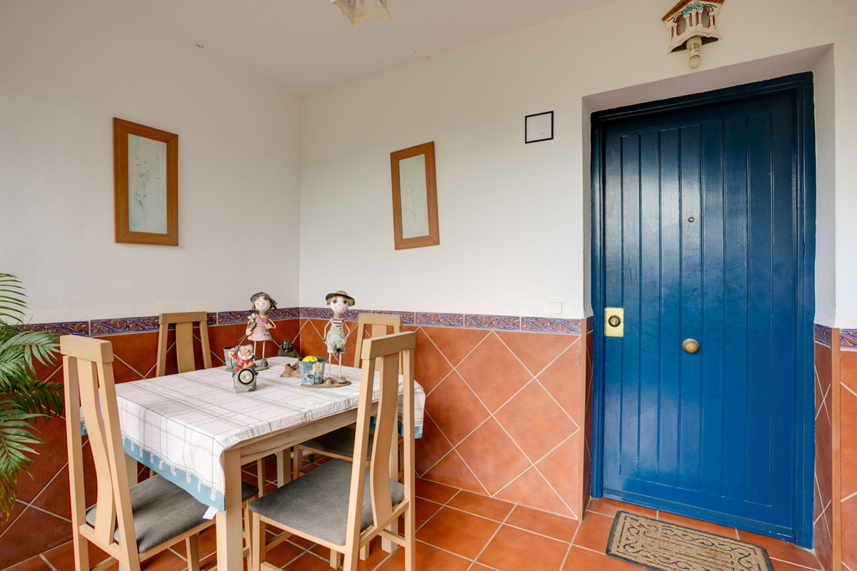 3 Bedroom Townhouse in Estepona - Photo 15