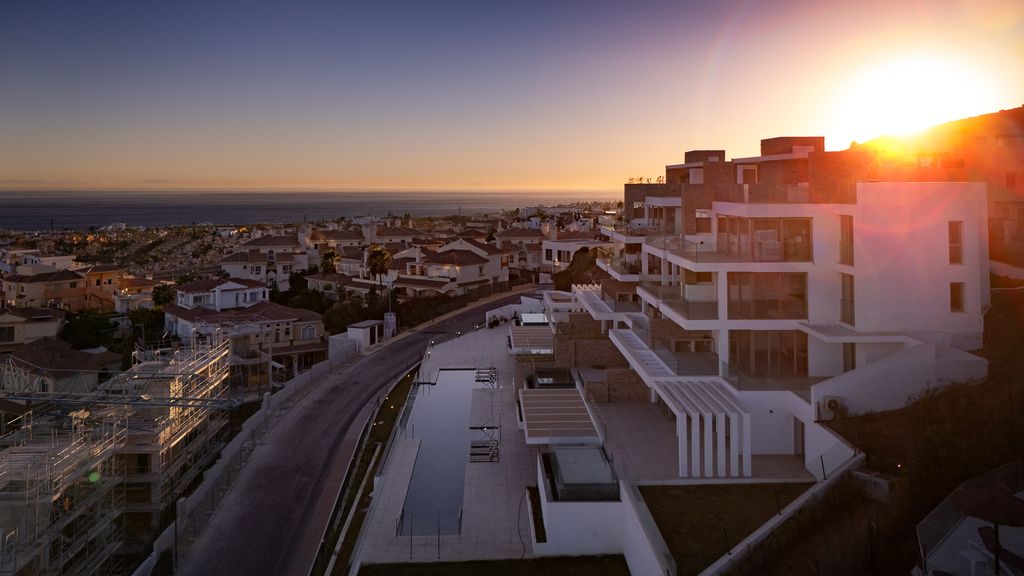 2 Bedroom Apartment in Mijas - Photo 9