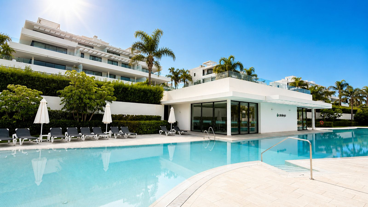 3 Bedroom Apartment in Estepona - Photo 6