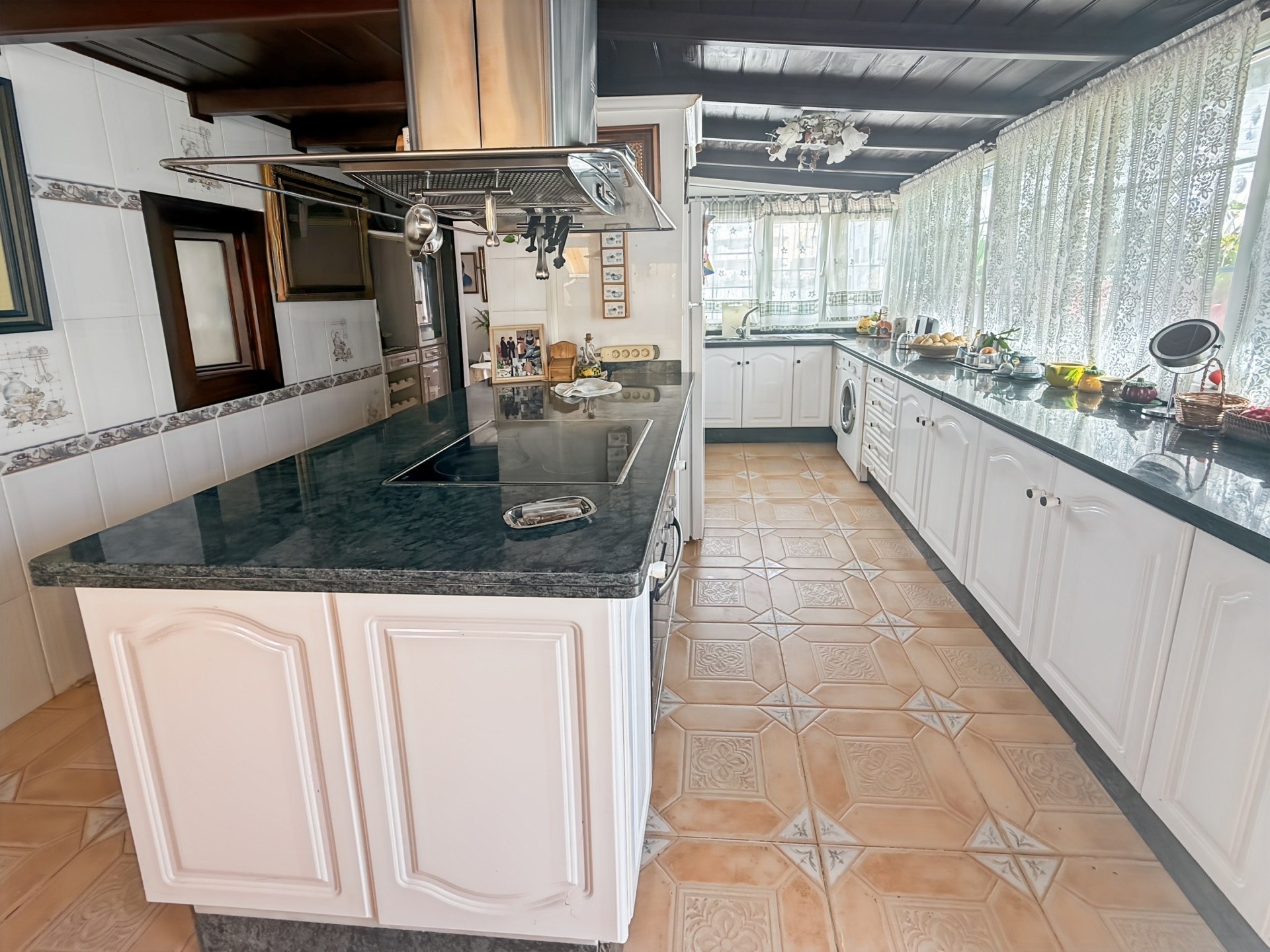 2 Bedroom Apartment in Estepona - Photo 7