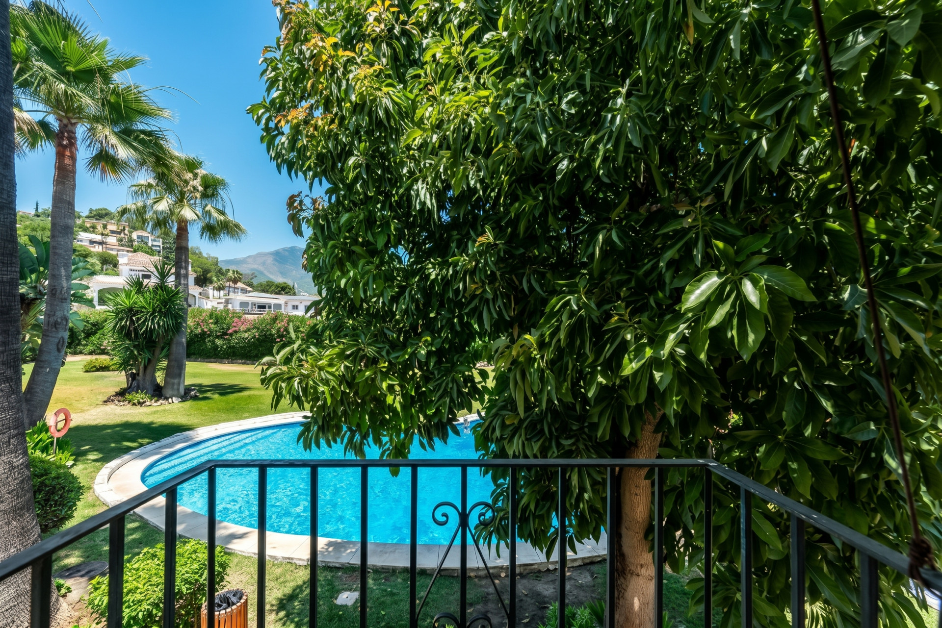 3 Bedroom Townhouse in Benahavís - Photo 18