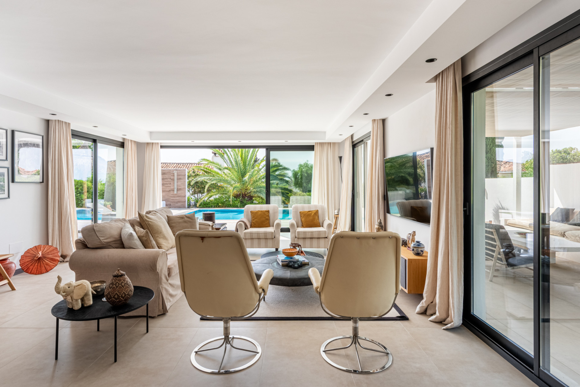 4 Bedroom Villa in Marbella - Photo 8