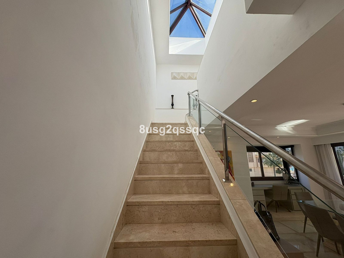 3 Bedroom Penthouse in Estepona - Photo 19
