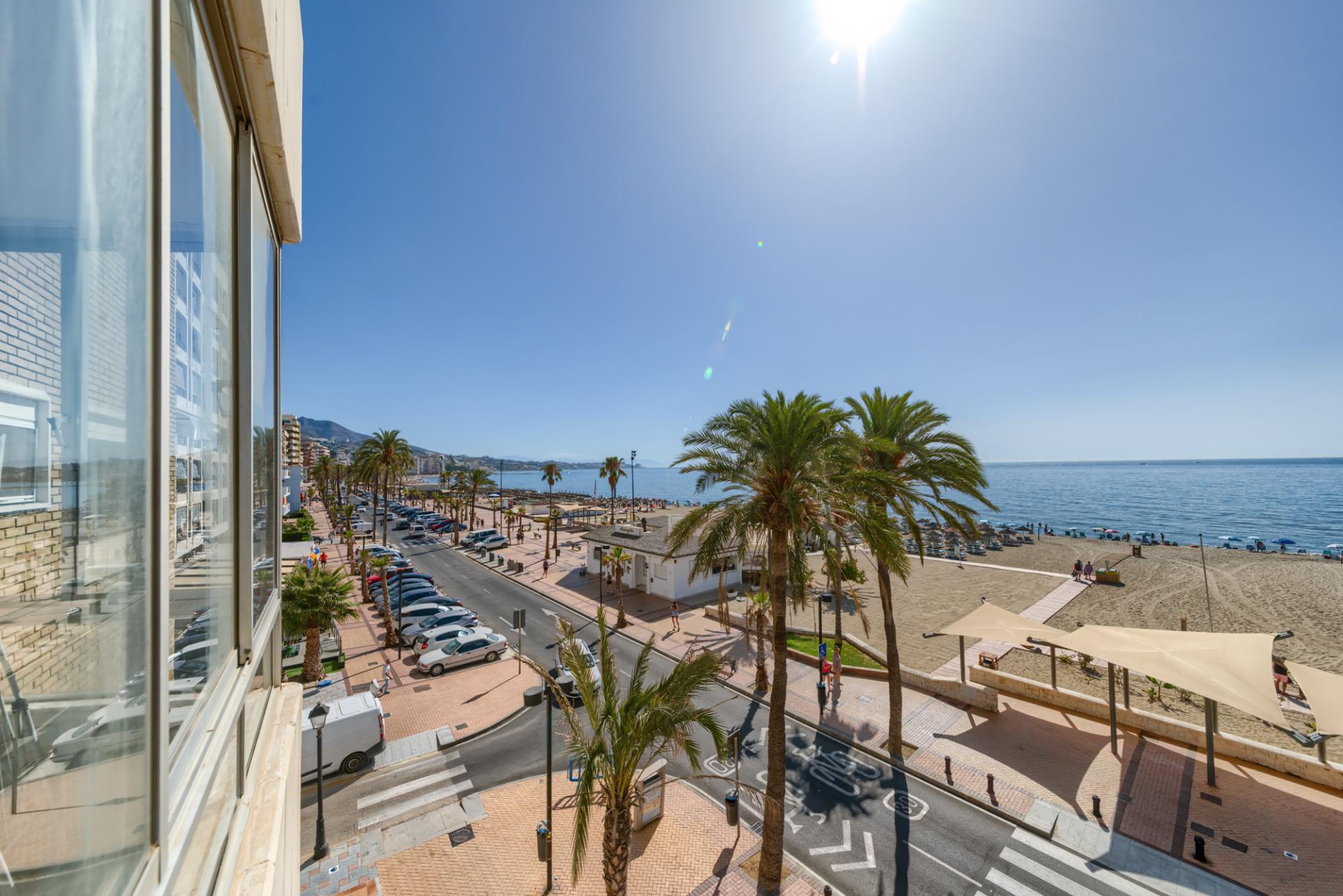 3 Bedroom Apartment in Fuengirola - Photo 3