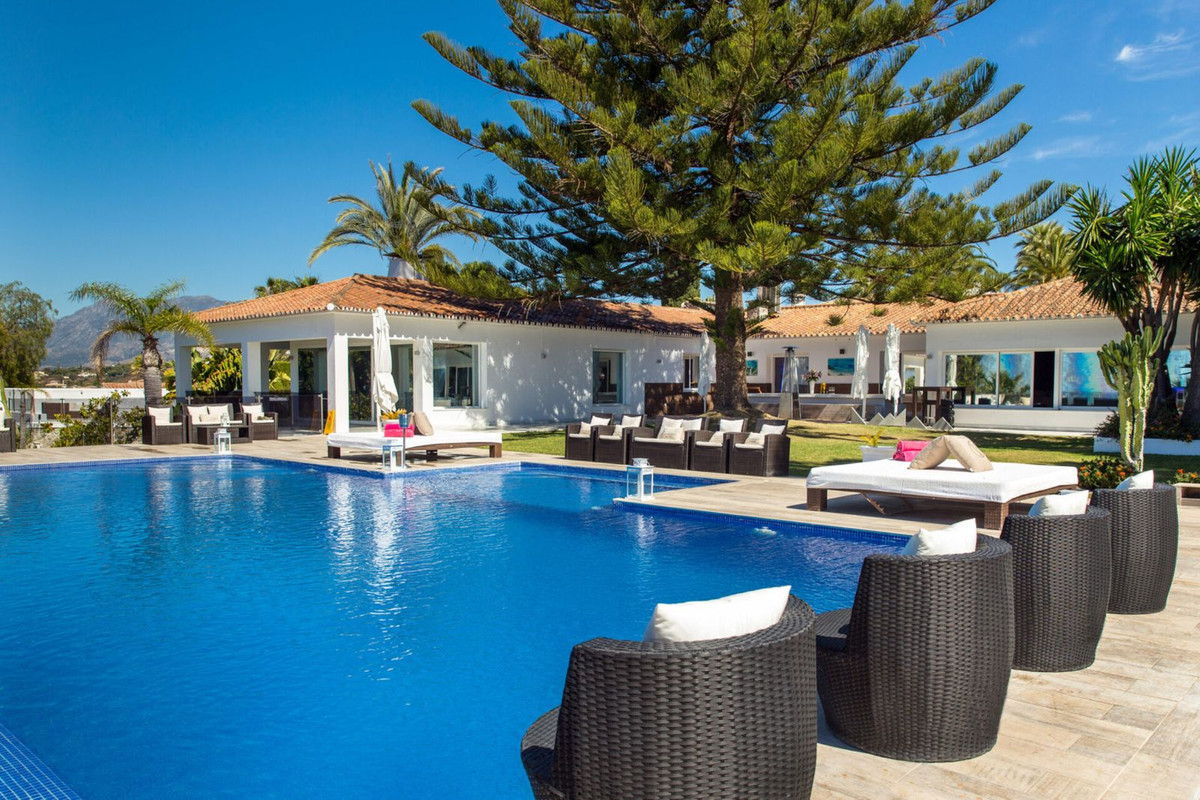 Villa in Elviria