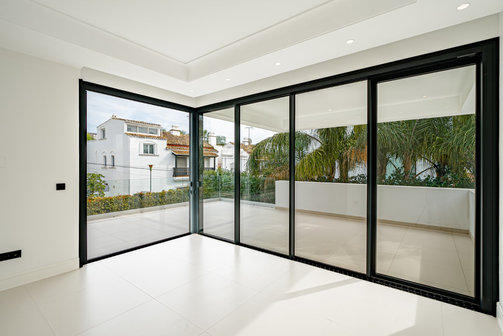 4 Bedroom Villa in Marbella - Photo 9