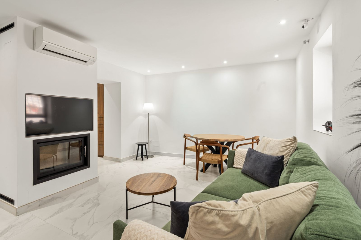 1 Bedroom Townhouse in Estepona - Photo 6