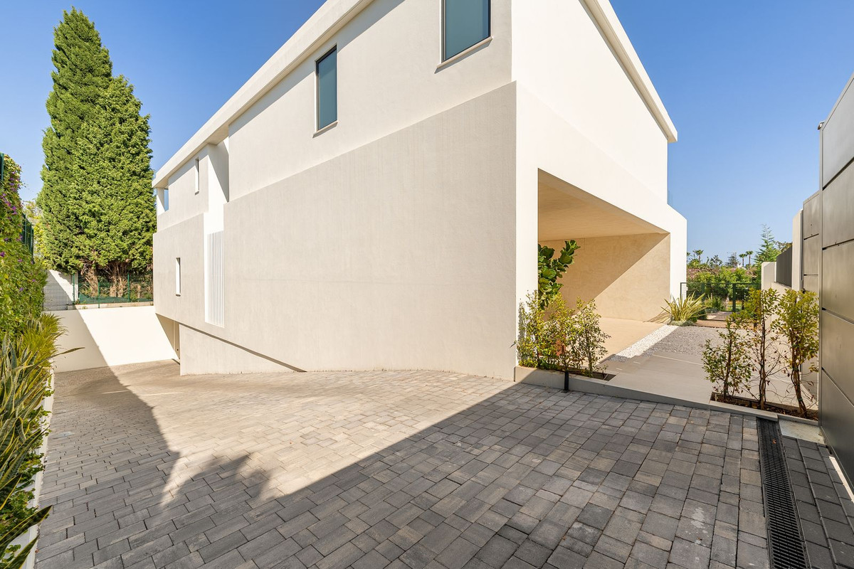 6 Bedroom Villa in San Pedro de Alcántara - Photo 53