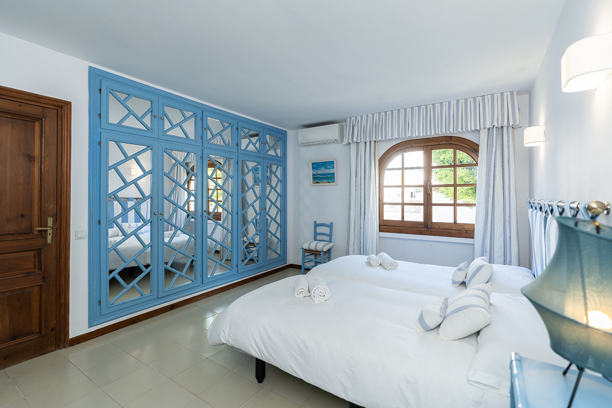 7 Bedroom Villa in Marbella - Photo 6