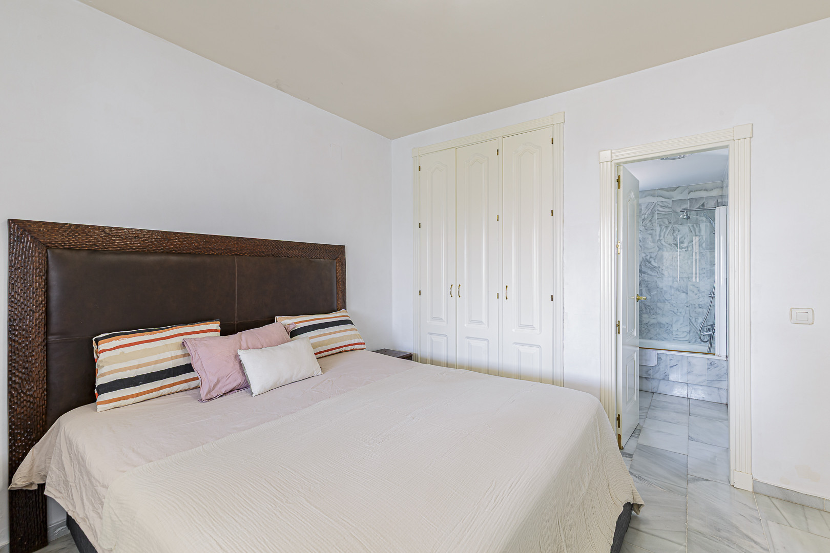 4 Bedroom Apartment in Marbella - Photo 15