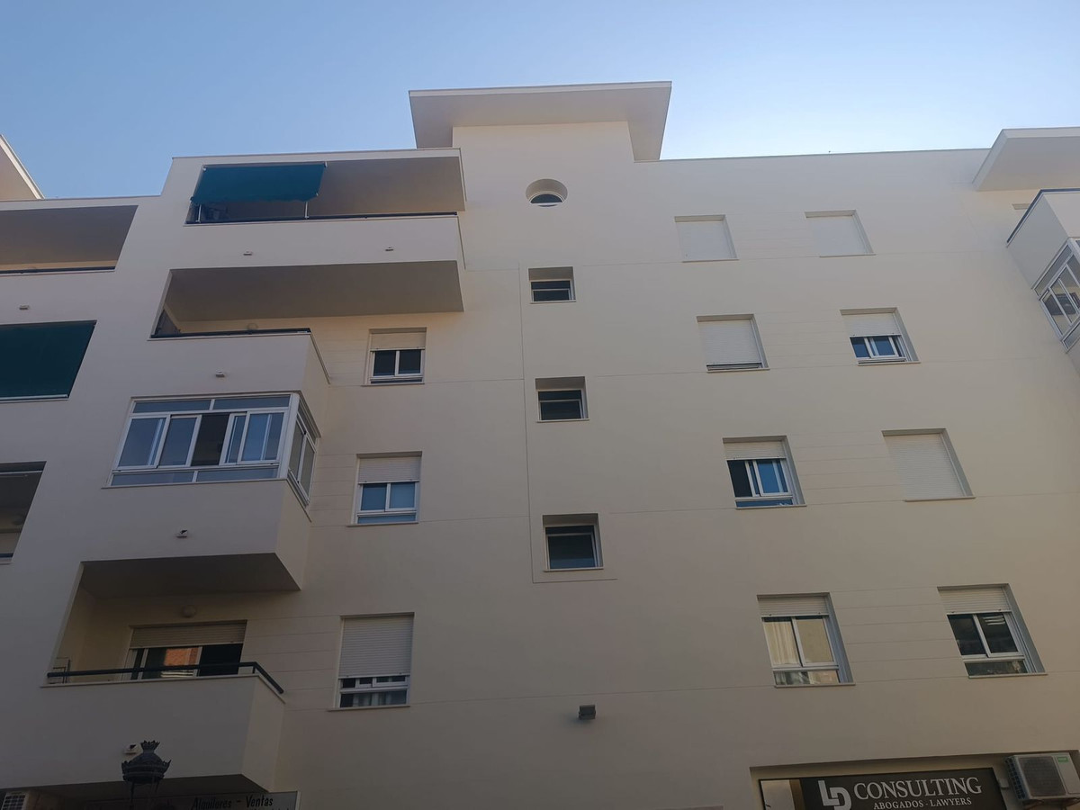 1 Bedroom Apartment in Estepona - Photo 16