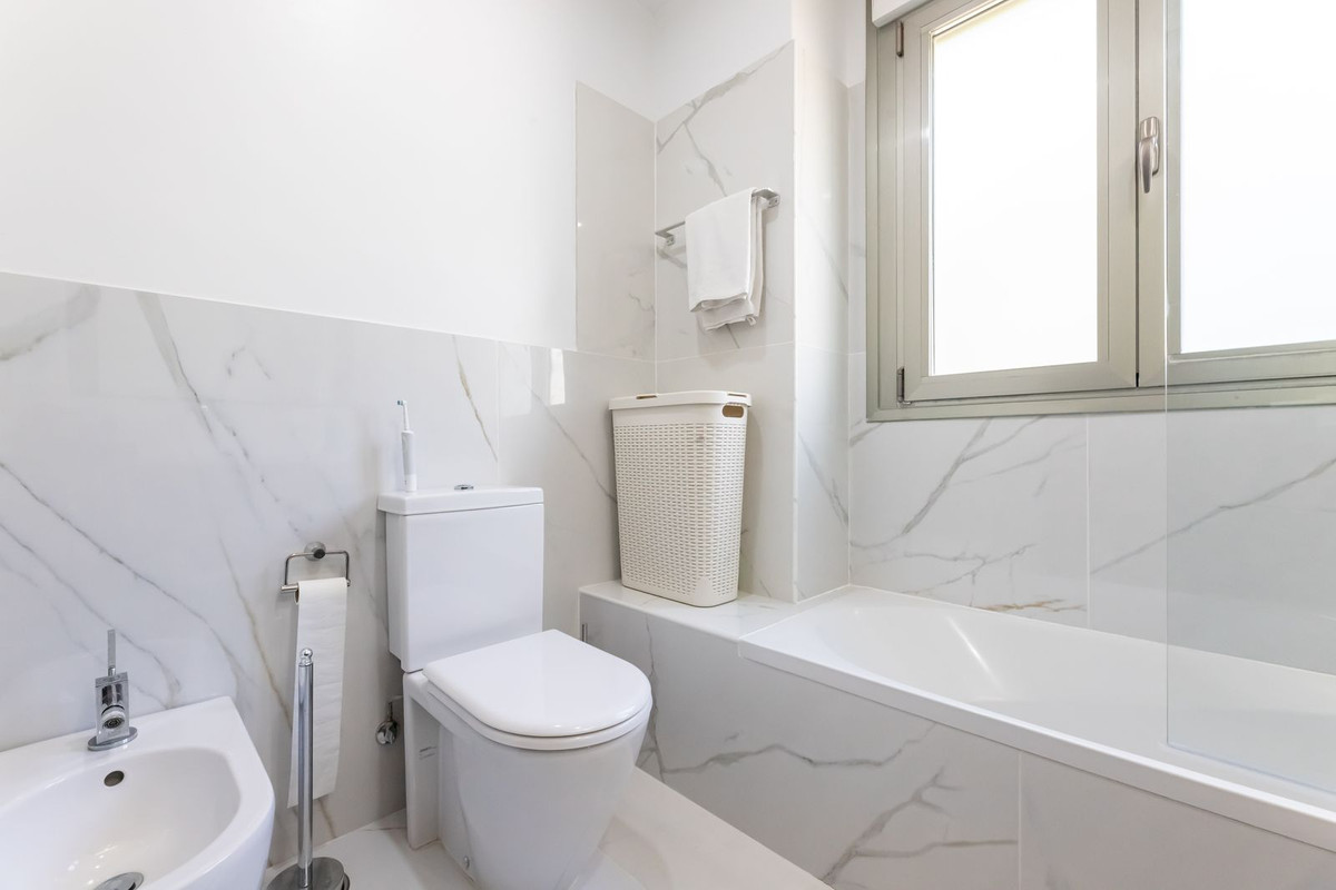 2 Bedroom Apartment in Benahavís - Foto 28