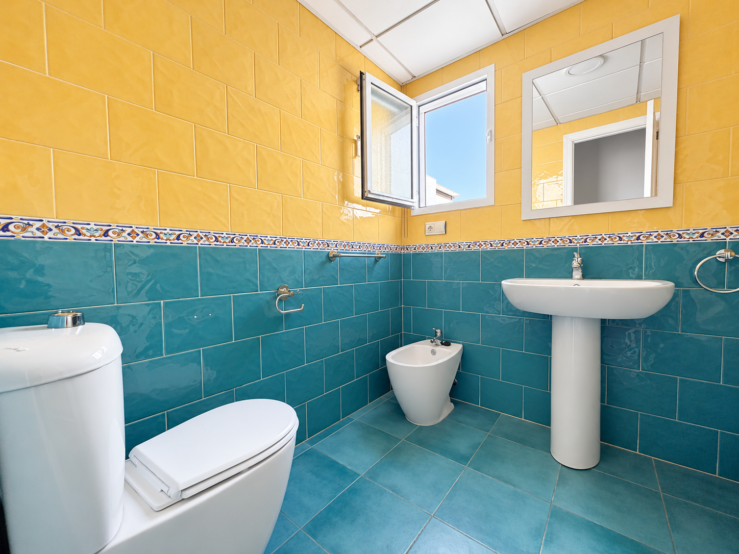 2 Bedroom Penthouse in Fuengirola - Photo 9