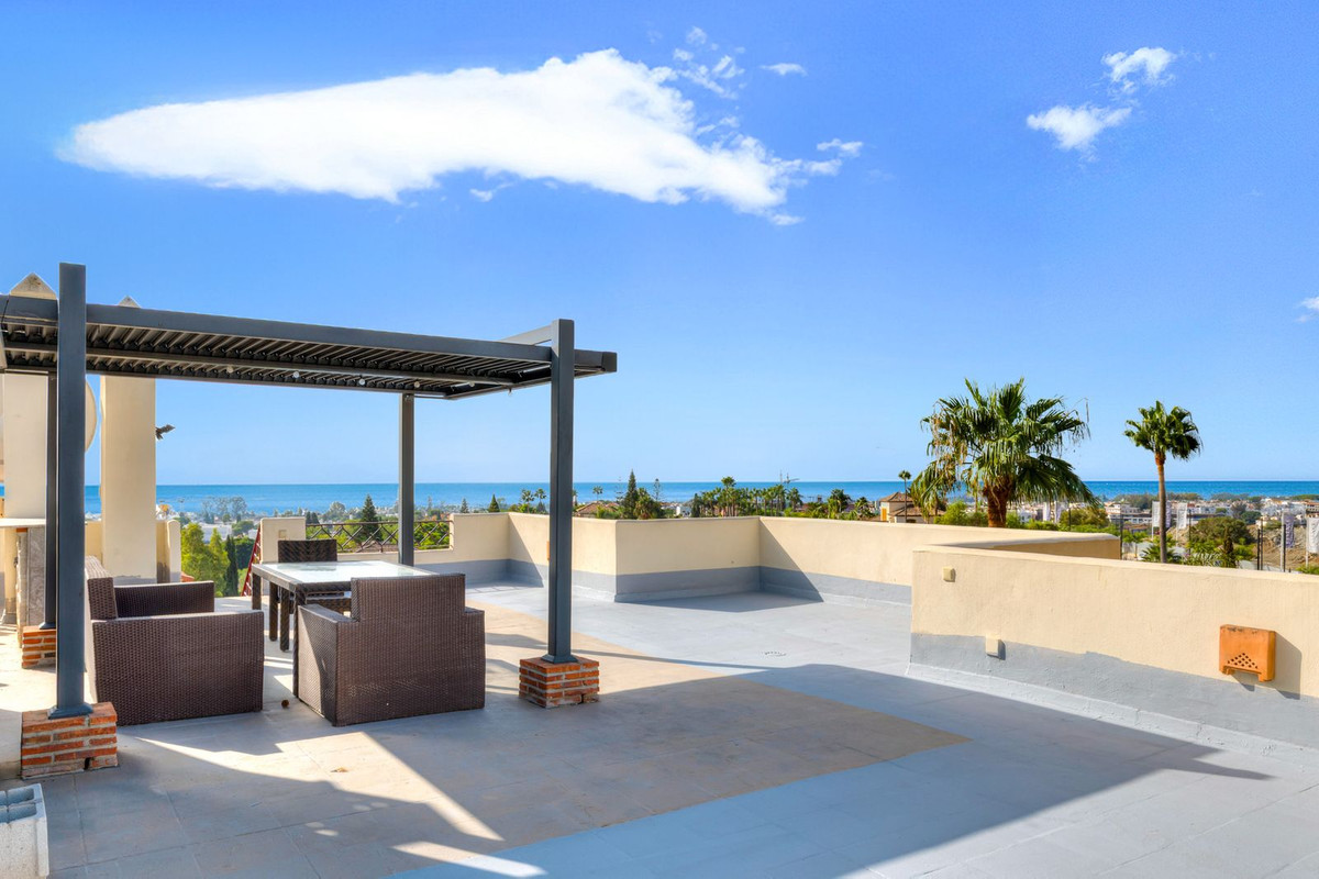 1 Bedroom Apartment in Benahavís - Photo 10