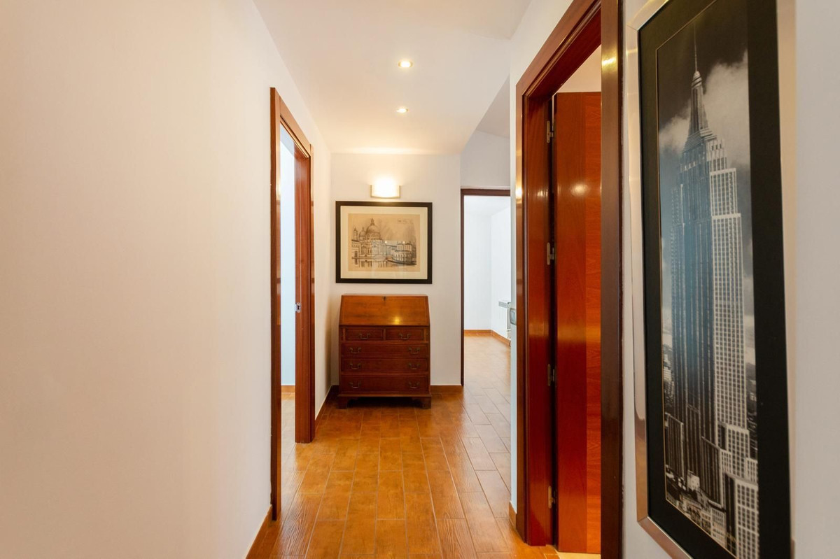 4 Bedroom Villa in San Pedro de Alcántara - Photo 11