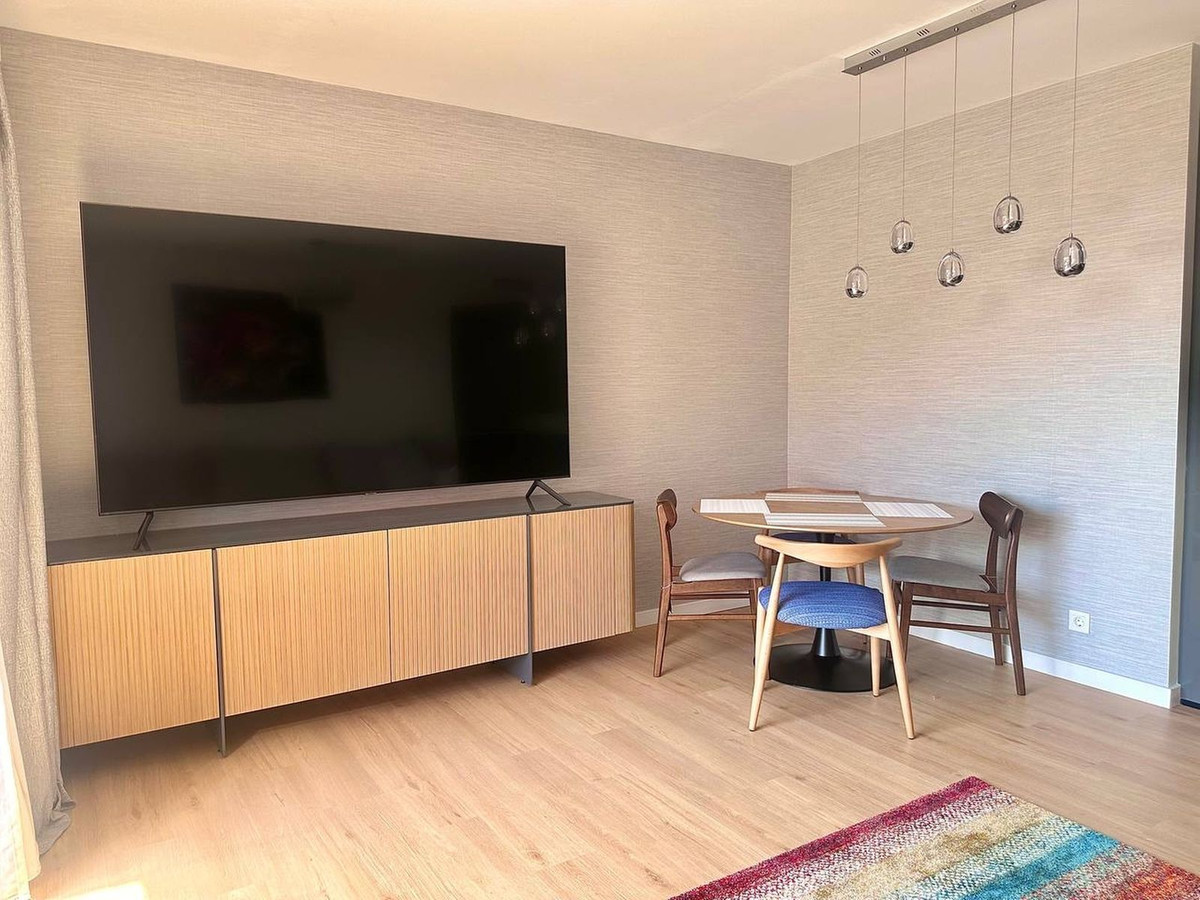 3 Bedroom Penthouse in Estepona - Photo 9