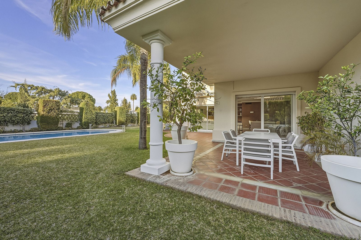 5 Bedroom Villa in San Pedro de Alcántara - Photo 14