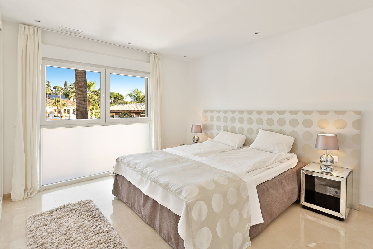 4 Bedroom Villa in Marbella - Photo 48