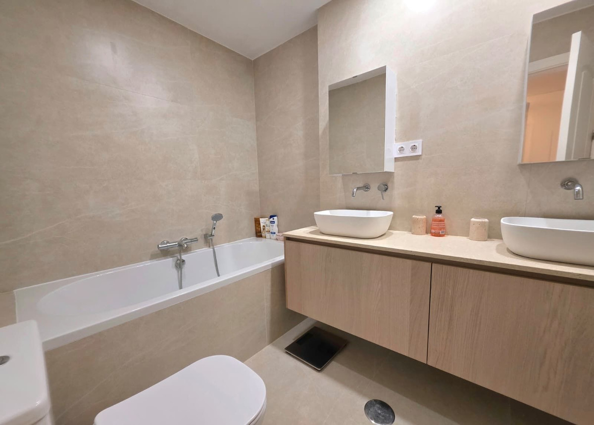 3 Bedroom Apartment in Marbella - Photo 13