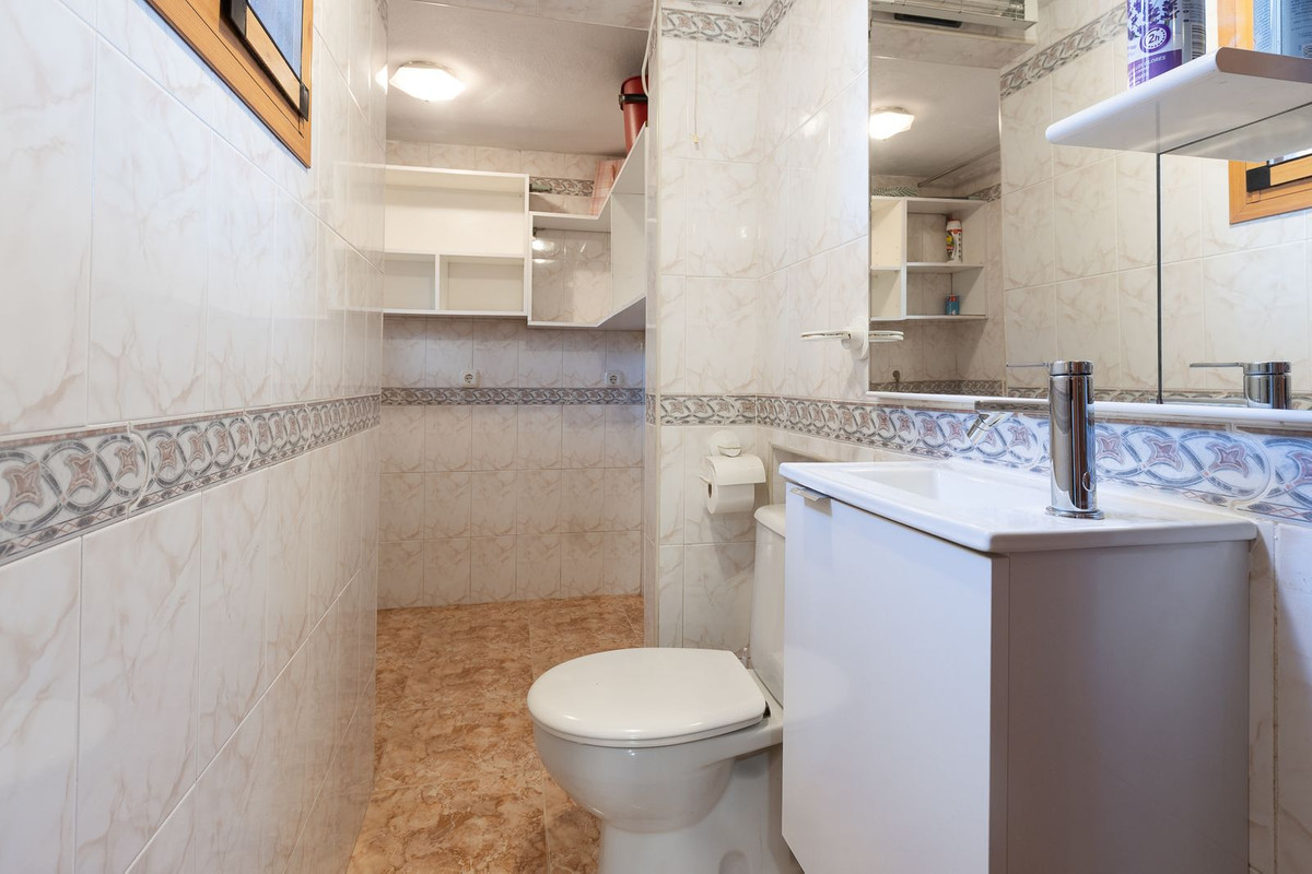 4 Bedroom Townhouse in Torremolinos - Photo 13