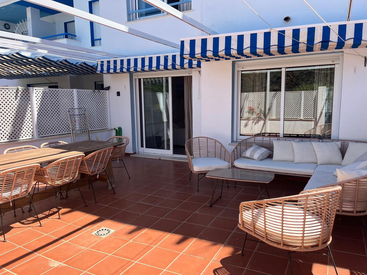 5 Bedroom Townhouse in Estepona - Photo 2