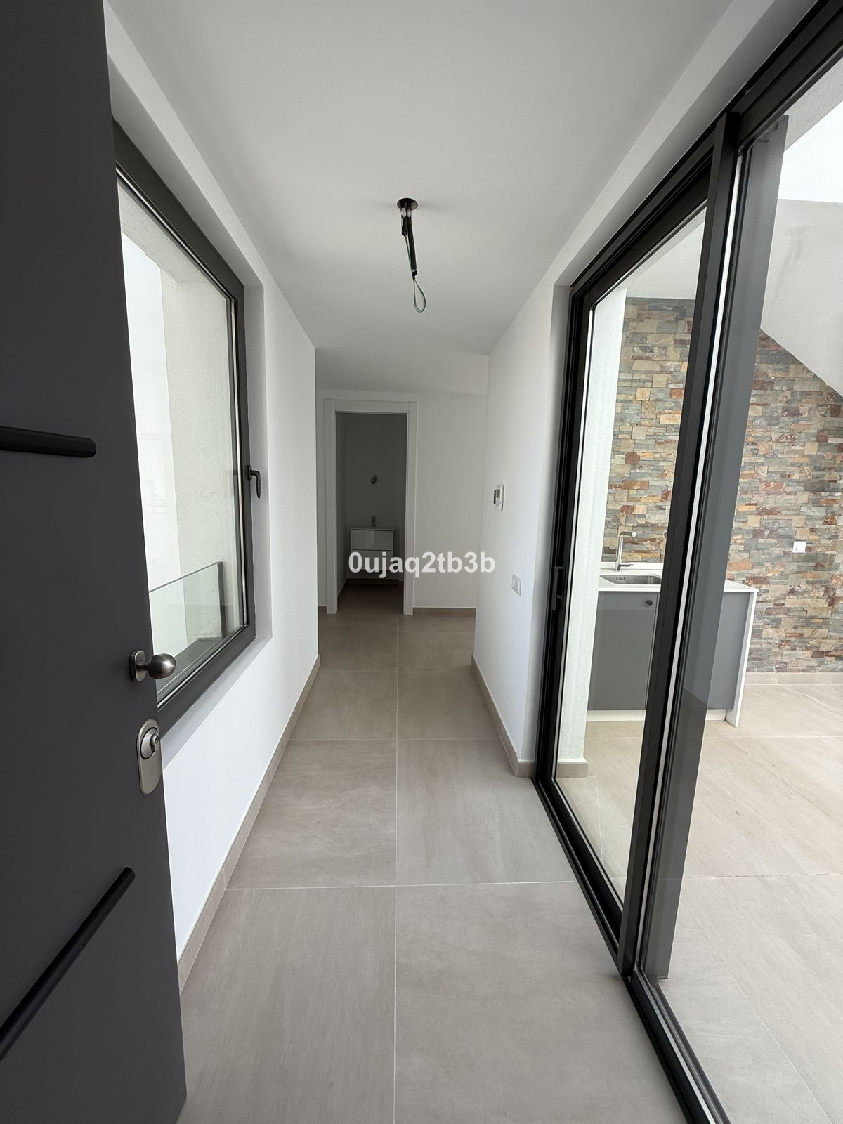 3 Bedroom Penthouse in Estepona - Photo 2