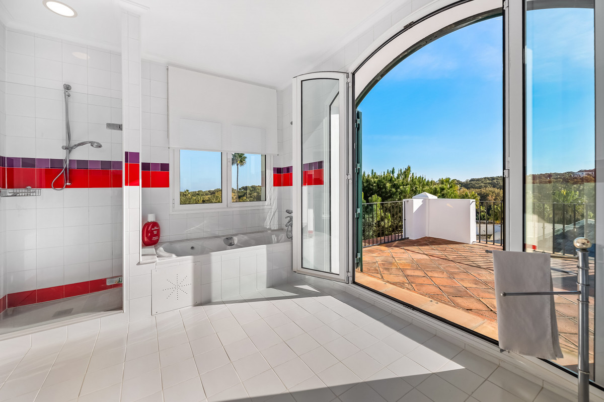 6 Bedroom Villa in Sotogrande - Photo 26