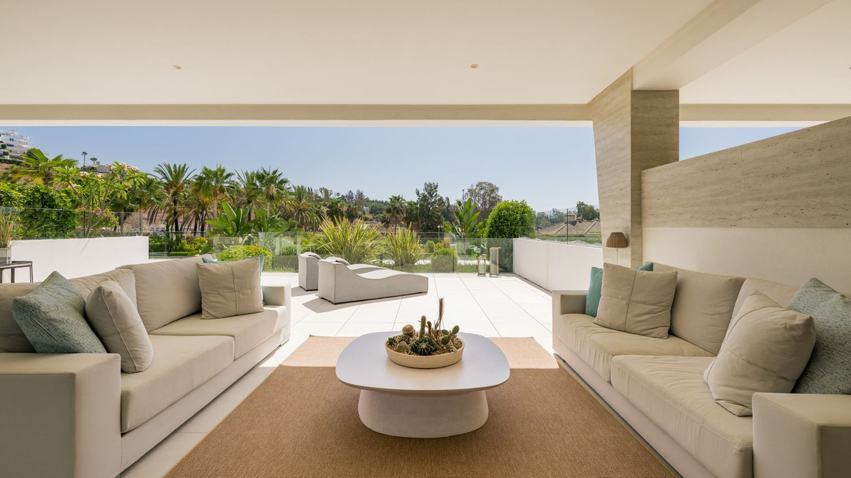 4 Bedroom Apartment in Marbella - Photo 14