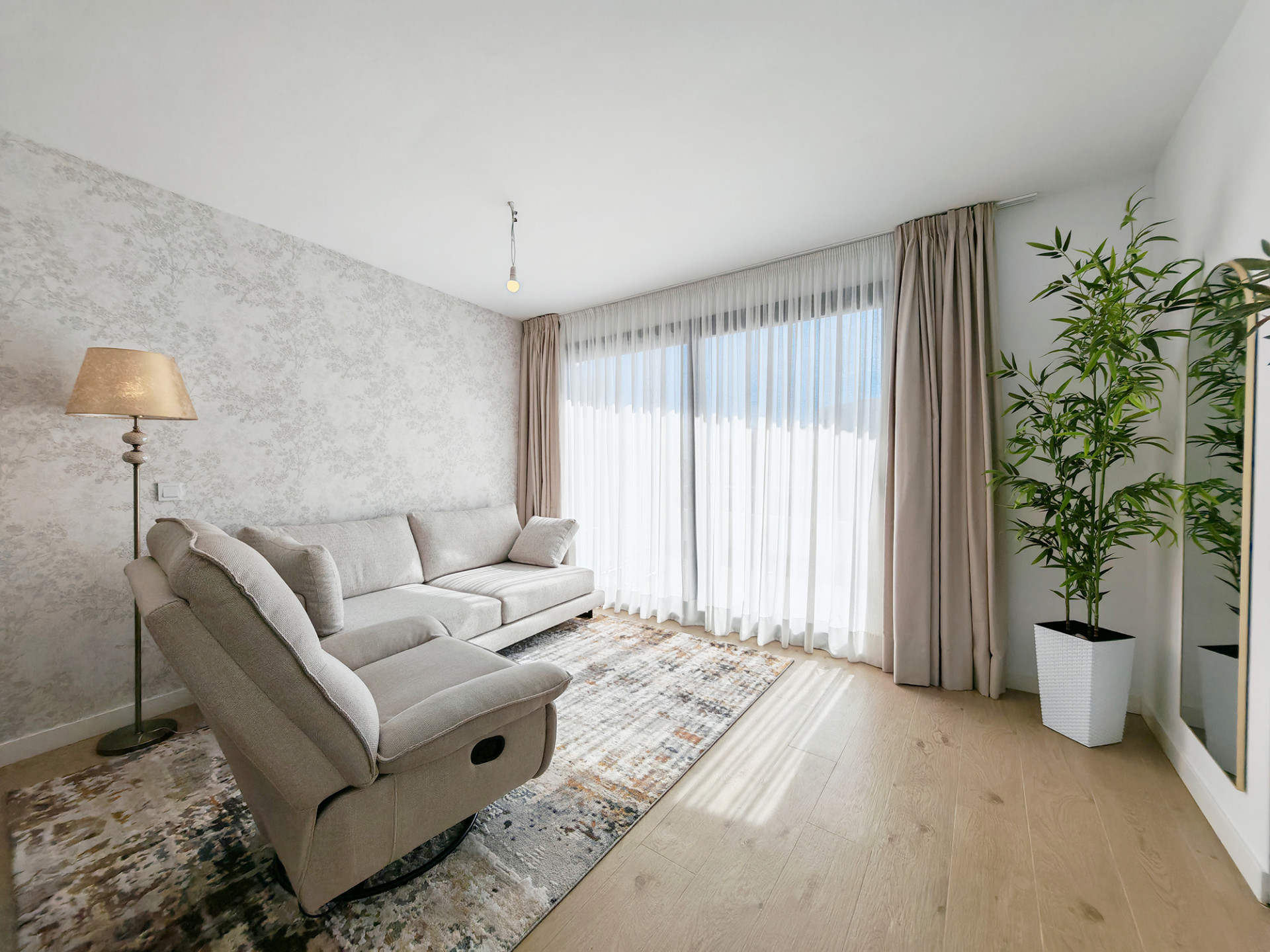 2 Bedroom Apartment in Estepona - Photo 3