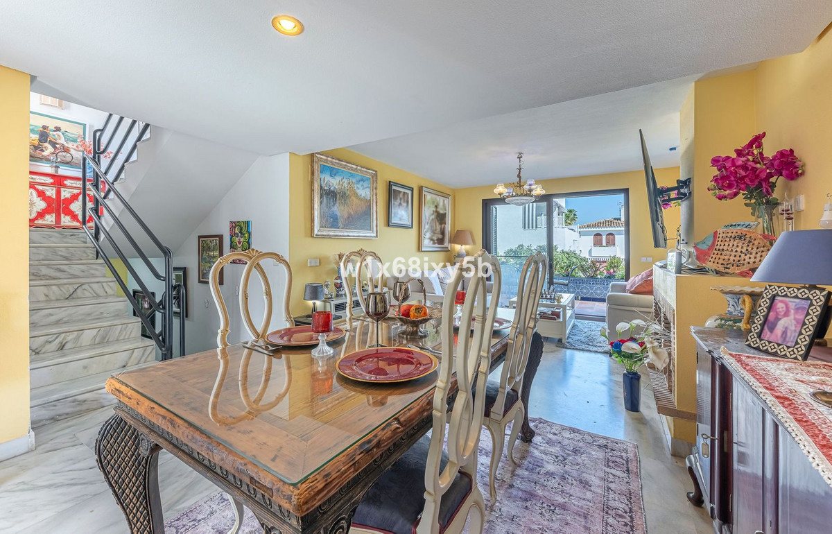 3 Bedroom Townhouse in Estepona - Фото 6