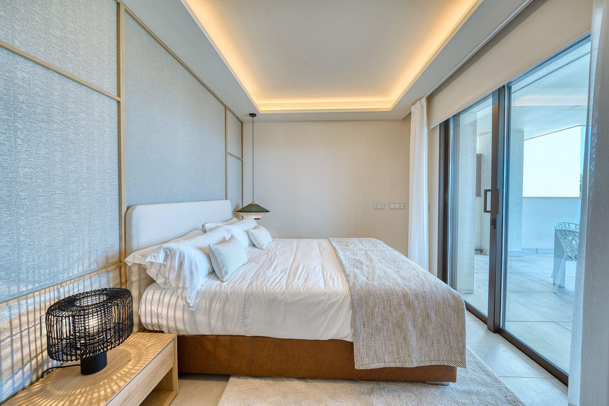 3 Bedroom Apartment in Estepona - Photo 13
